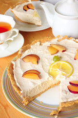 Cheesecake with lemon and tea