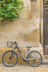 A student bike in front of Sidney College Cambridge