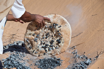 Cuisson du pain dans le désert - Tunisie