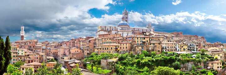 Panoramic view of the historic city of Siena, Tuscany, Italy - obrazy, fototapety, plakaty