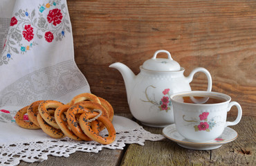 Still life with tea and bagels