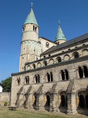 Fototapeta na wymiar romanische Stiftskirche St. Cyriacus in Gernrode(Harz)