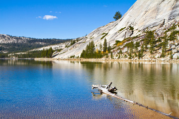 Lac dans le Yosemite