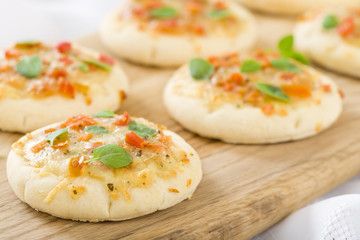 Mini Margherita Pizzas: Pizzas with tomato sauce, cheese & basil