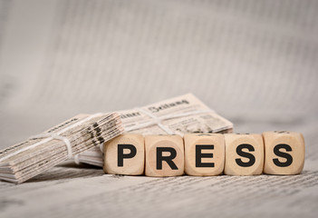 Press - Zeitungsstapel