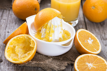 Fototapeta na wymiar Świeży sok pomarańczowy