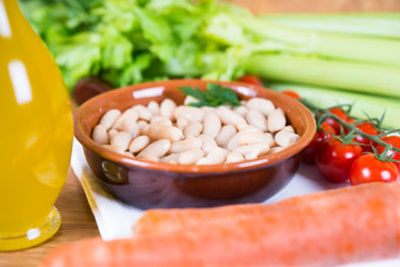 Piatto di fagioli con verdure