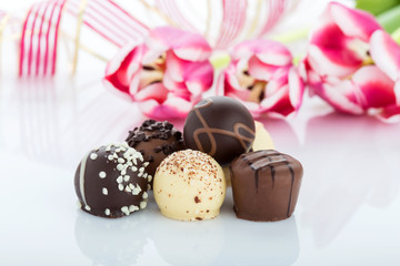 Pralinen mit Tulpen für eine Feier, Karte oder Geburtstag