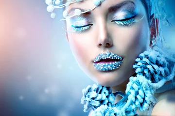 Winter-Schönheits-Frau. Weihnachtsmädchen-Make-up © Subbotina Anna