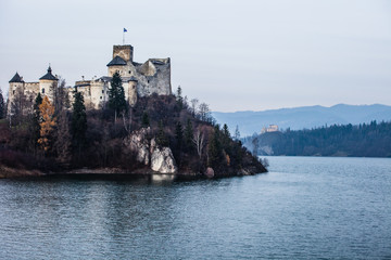 Fototapeta na wymiar Niedzica Castle at Czorsztyn Lake in Poland