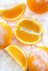 Fototapeta na wymiar Pomarańcze na śniegu