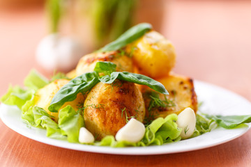 baked potatoes with garlic