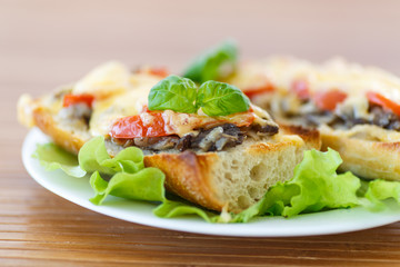 bruschetta with mushrooms and cheese