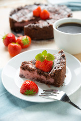 Veganer Schoko-ErdbeerYofu-Kuchen