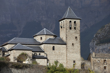Fototapeta premium Old church in the Pyrenees