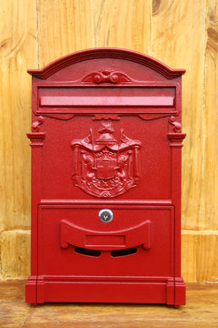  red metal mail box