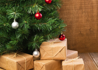 Fototapeta na wymiar Christmas tree and package box