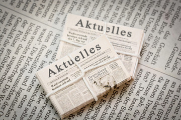 Aktuelles Zeitungsstapel