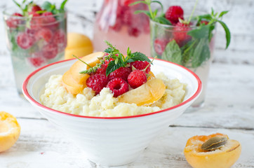 Oatmeal with berries and fruits