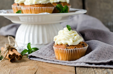 Cupcakes with cream cheese