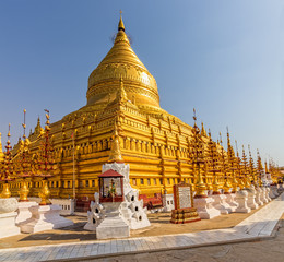Naklejka premium The Shwezigon Pagoda