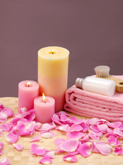 Obraz na płótnie Canvas Spa Candles and rose Petals on mat