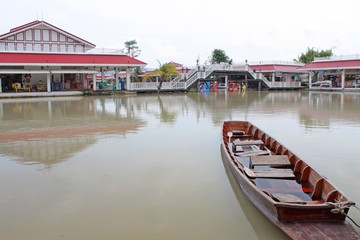 Fototapeta na wymiar Hua Hin Floating Market,9 november 2013