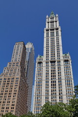 Fototapeta na wymiar New York. Immeubles et ciel bleu.