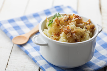 Mashed potatoes in bowl