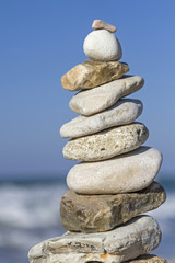 Steinmann mit Meeresbrandung