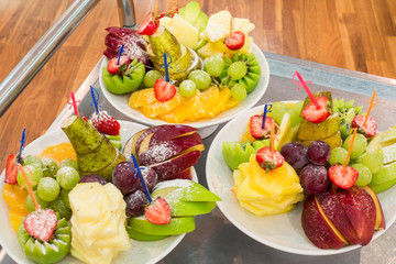 Obraz na płótnie Canvas Delicious fruit plate in a restaurant
