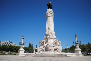 Fototapeta na wymiar Piazza Marques de Pombal - Lisbona 2