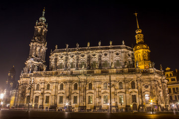 Fototapeta na wymiar Hofkirche Dresden at night