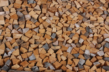 Holzscheite gestapelt