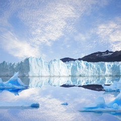 Glacier and icebergs. © serjiob74