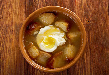 sopa de ajo