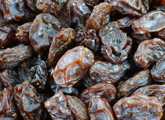 black raisins