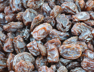 black raisins