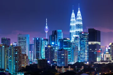 Fototapeten Kuala Lumpur Skyline bei Nacht © leungchopan