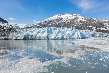Panoramic view of the Margerie glacier in the Glacier Bay