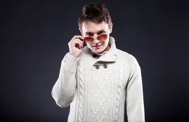 Fototapeta premium Man in white sweater and sunglasses