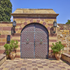 vintage estate glamorus gate