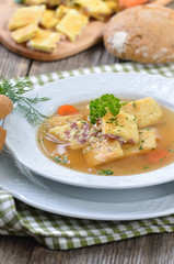 Deftige Bauernküche mit Schinkenschöberlsuppe