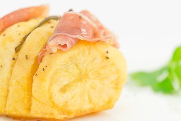 patata a fisarmonica con prosciutto