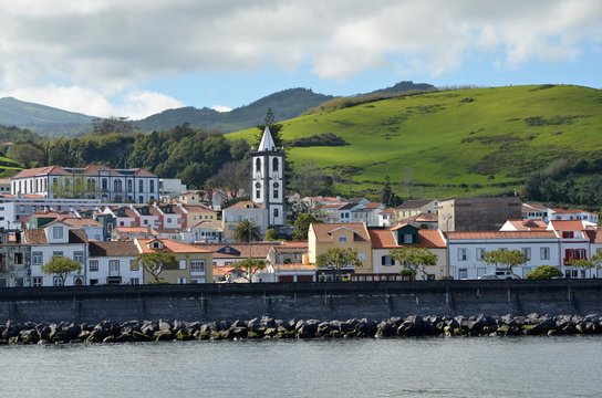 Depuis la ville de Horta à Faial, Açores