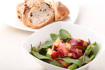サラダとパン