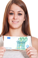 Junge Frau hält 100 Euro