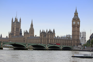 Fototapeta na wymiar Famous and Beautiful view to Big Ben and Houses of Parliament wi