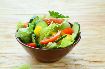 Fresh vegetable salad with sesame seeds