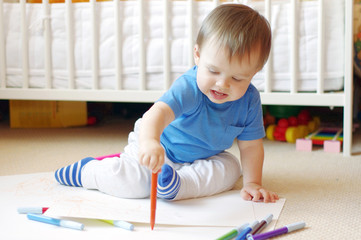 baby age of 1 year paints at home